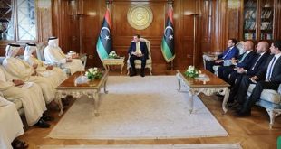 رئيس حكومة الوحدة الوطنية عبدالحميد الدبيبة خلال لقائه وزير الدولة بوزارة الخارجية القطرية محمد بن عبدالعزيز الخليفي