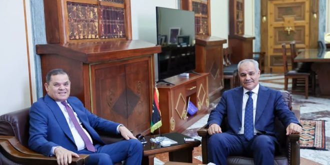 عبدالحميد الدبيبة يلتقي محافظ مصرف ليبيا المركزي ناجي عيسى لبحث الأوضاع المالية وتطبيق الاتفاق التنموي الموحد.