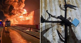 صورة مقسمة إلى جزأين: الأول يظهر عمليات إطفاء حريق ضخم ليلاً في خزان وقود بمصفاة الزاوية، والثاني يظهر حطام طائرة مسيّرة من طراز FPV يُعتقد أنها استخدمت في الهجوم.