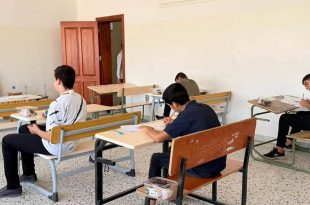 تلاميذ يؤدون امتحانات الدور الثاني لشهادة التعليم الأساسي في ليبيا