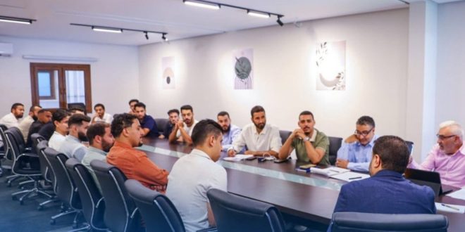 وزير الصحة خلال لقاء مع صيادلة حديثي التخرج لمناقشة تطوير منظومة الرقابة الدوائية في ليبيا