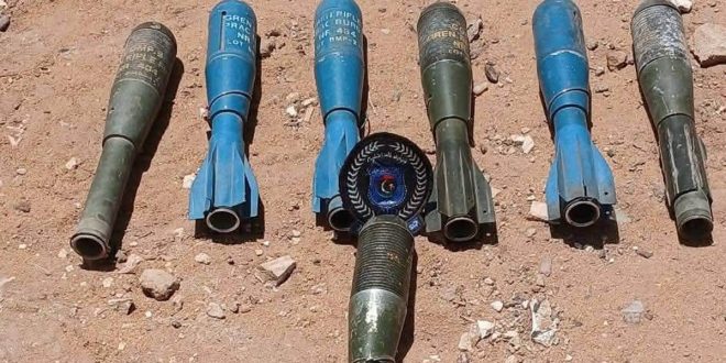 ​صورة لسبع قذائف أسترَم غير منفجرة من مخلفات الحرب تم انتشالها من منطقة حي القرضة بواسطة جهاز المباحث الجنائية.