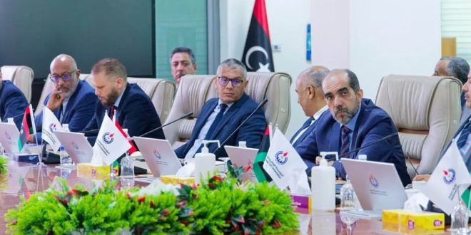 ​صورة لفريق إدارة شركة زلّاف ليبيا ومسؤولي المؤسسة الوطنية للنفط خلال اجتماعهم الفني لمناقشة مشاريع الإنتاج النفطي.