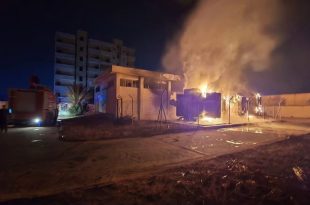 صورة لتضرر واحتراق محطة تحويل الكهرباء (30/11 ك.ف) في منطقة جنوب الزاوية جراء استهدافها.