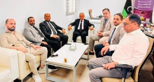 ​صورة رئيس لجنة إدارة جهاز الإمداد الطبي ومحفظة ليبيا أفريقيا للاستثمار خلال اجتماعهم لبحث فرص الاستثمار في القطاع الصحي والأمن الدوائي.