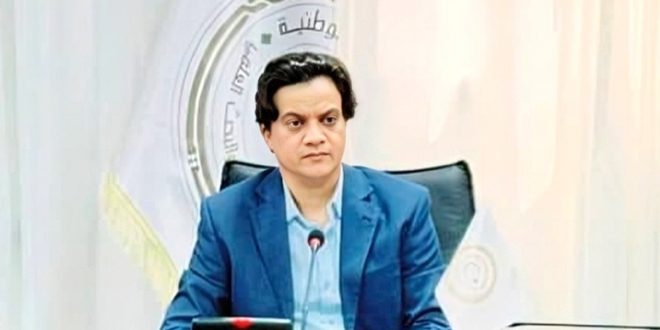 ​الصورة للشخصية الأكاديمية الدكتور عمار ميلاد نصر رئيس اللجنة العليا لبطولة الجامعات الليبية لكرة القدم أثناء حديثه لمنصة الصباح.