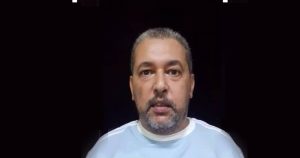 أحد الزوار لمعرض التين / دضياء مادي