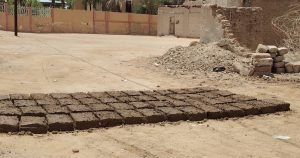 جزء من ترميم سور منزل تاريخي بمدينة غات مصدر الصورة لجهاز المدن التاريخية