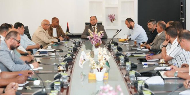د. إبراهيم الشارف يترأس اجتماعاً لجهاز الإمداد الطبي لمناقشة تطبيق نظام شراء خدمة غسيل الكلى المتكاملة.
