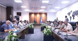 اجتماع موسع للجنة معالجة أزمة الوقود والغاز بحضور مسئولين أمنيين وممثلي شركات التوزيع في قاعة اجتماعات
