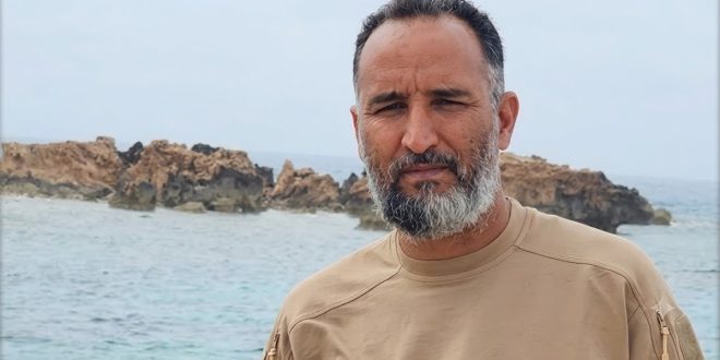 صورة بورتريه للناطق باسم الإنقاذ البحري بالمنطقة الشرقية حاتم بلحاج،