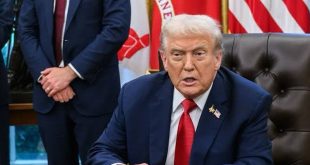 الرئيس الأمريكي دونالد ترامب يوقع مرسوم الذكاء الفائق بحضور مارك زوكربيرغ وإيلون ماسك