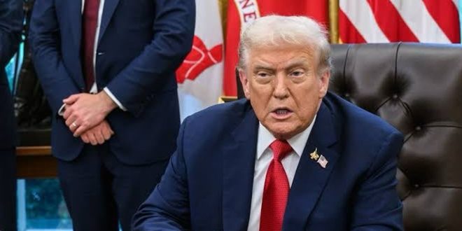 الرئيس الأمريكي دونالد ترامب يوقع مرسوم الذكاء الفائق بحضور مارك زوكربيرغ وإيلون ماسك