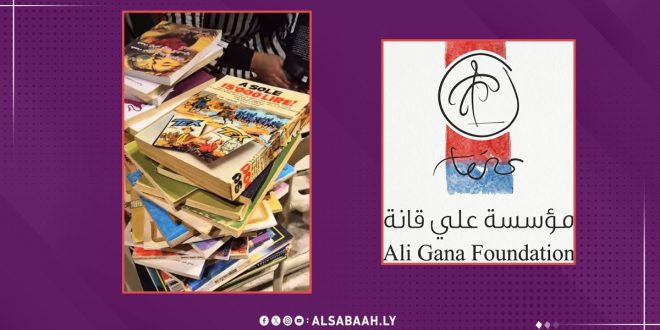 تصميم لخبر صحفي بخلفية بنفسجية ينقسم إلى جزأين داخل إطارين برتقاليين: الجزء الأيمن يحوي شعار «مؤسسة علي قانة» باللغتين العربية والإنجليزية، والجزء الأيسر يظهر مجموعة من الكتب والمجلات المستعملة المكدسة فوق بعضها بشكل منظم، وفي الأسفل يظهر رابط ورسومات منصة «الصباح».