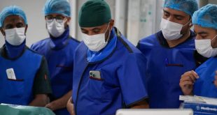 فريق طبي ليبي يجري عمليات قلب دقيقة في مركز مصراتة التخصصي