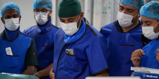 فريق طبي ليبي يجري عمليات قلب دقيقة في مركز مصراتة التخصصي