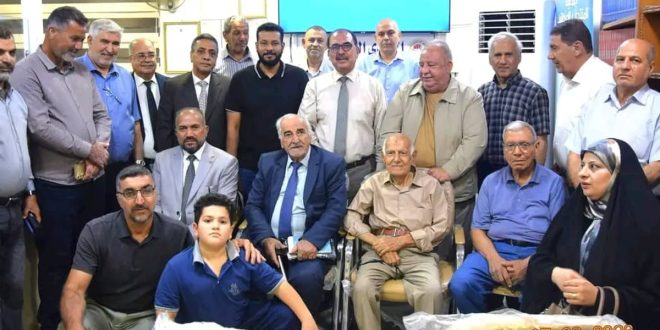 الشاعر الليبي أحمد الفاخري يتحدث في ندوة ثقافية عن العلاقة بين العراق وليبيا