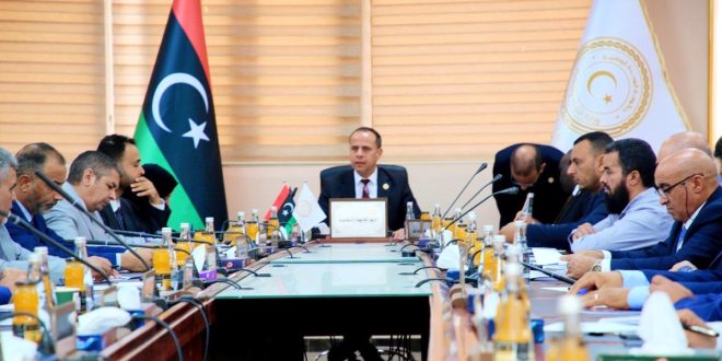اجتماع موسع بديوان وزارة التربية والتعليم برئاسة الوزير محمد عبد السلام القريو وبحضور الوكلاء والمسؤولين لبحث تداعيات اعتصام المعلمين وخطة تعويض الفاقد الدراسي.