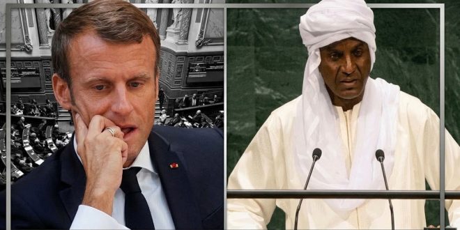صورة مركبة تجمع الرئيس الفرنسي إيمانويل ماكرون، في الجانب الأيسر، وإبراهيم غالي، في الجانب الأيمن، خلال ظهورين رسميين.