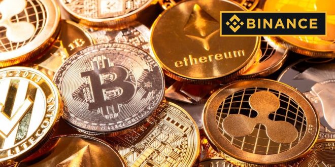 مجموعة من عملات البيتكوين والإيثيريوم المشفرة إلى جوار شعار منصة "باينانس" (Binance).