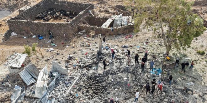 صورة جوية تظهر حجم الدمار الهائل والأضرار الكبيرة في أحد المواقع المستهدفة بالغارات الجوية جنوبي سوريا.