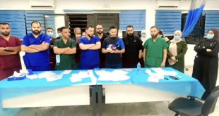 وقفة احتجاجية للكوادر الطبية بمستشفى طرابلس الجامعي استنكاراً لتوقيف أطباء والمطالبة بتحسين بيئة العمل