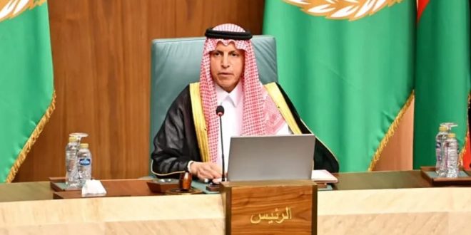​"صورة لرئيس البرلمان العربي الجديد سعد بن صليب العتيبي أثناء ترؤسه الجلسة الإجرائية في مقر الأمانة العامة لجامعة الدول العربية بالقاهرة."