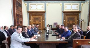 ​صورة اجتماعية رسمية لمحافظ مصرف ليبيا المركزي الدكتور فوزي أبوخزام وهو يترأس اجتماعه الأول مع مديري الإدارات بمقر المصرف.