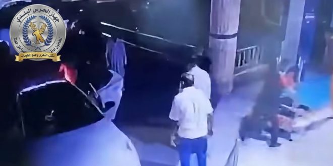 صورة مقطوعة من تسجيلات كاميرات المراقبة أُعِلن عنها ضمن بيان مكتب التحري وجمع المعلومات بجهاز الحرس البلدي، حيث تُظهر وجود حركة لأشخاص وأطقم أمام مدخل مرفق صحي ليلاً